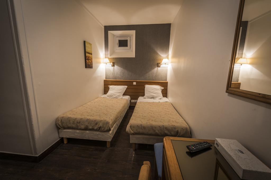 Central Hotel Paris Room photo
